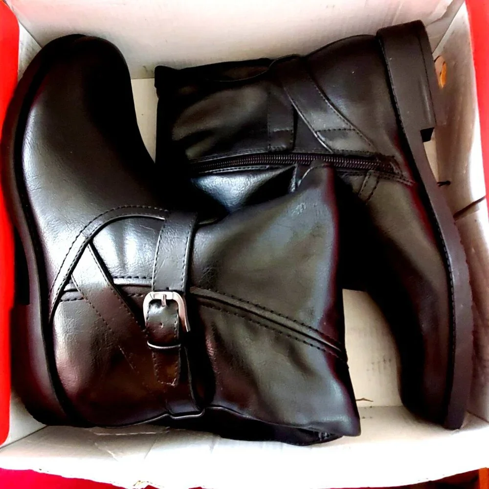 Baretraps 8.5 Boots Cassidy Women Faux Leather Tall Horse Riding Equestrian Shoe